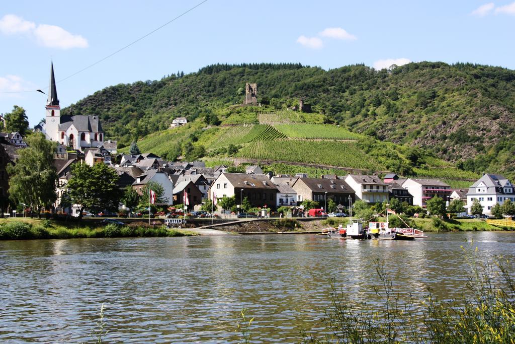 Weinhotel Hubertus Garni Klotten Exterior foto